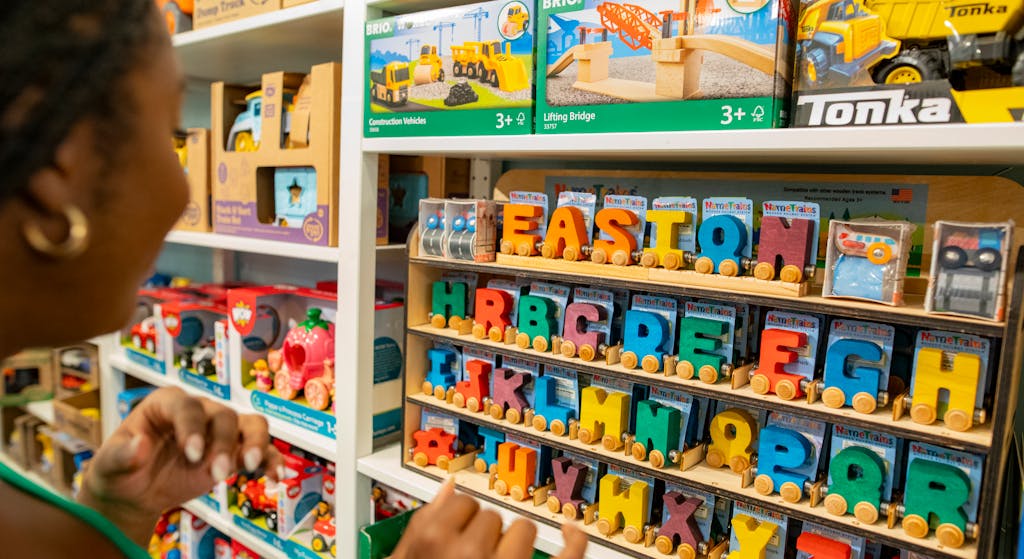 Escaparatismo en tiendas de ocio y regalos y técnicas de marketing