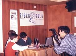 Stand de Ciberaula con cámara de televisión, Internet Forum 97 FNAC